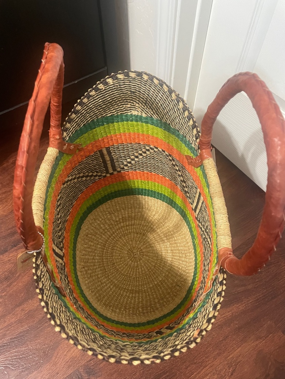Handwoven Multicolor Straw Bolga basket with Brown Leather Handles - Picture 2 of 8